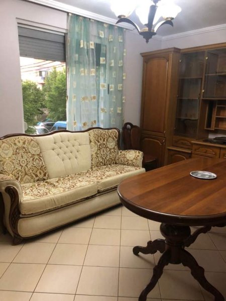 Tirane, jap me qera apartament 2+1 Kati 3, 80 m² 300 Euro (Rruga e Dibres.)