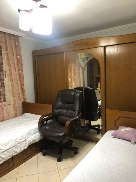 Tirane, jap me qera apartament 2+1 Kati 3, 80 m² 300 Euro (Rruga e Dibres.)