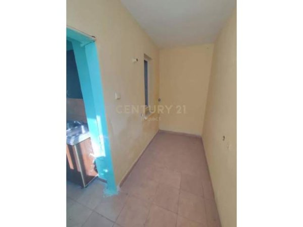 Tirane, jepet me qera apartament 2+1 Kati 0, 80 m² 380 Euro (Ferit Xhajko)