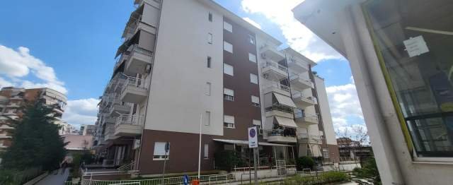 Tirane, jepet me qera apartament 2+1+BLK Kati 4, 100 m² 350 Euro (Rruga Siri Kodra)