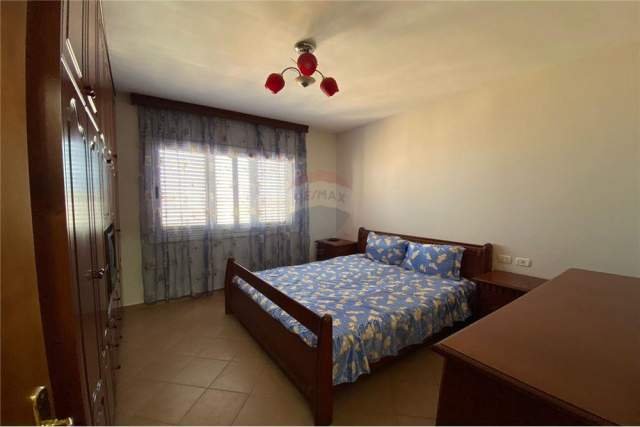 Tirane, jepet me qera apartament 2+1 Kati 10, 111 m² 450 Euro (komuna parisit)