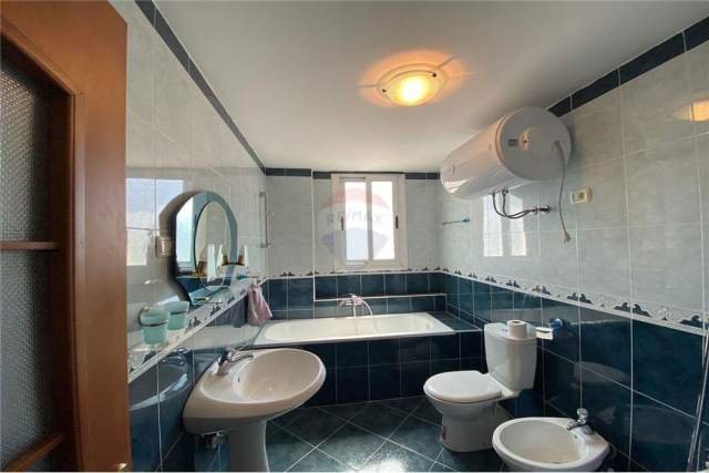 Tirane, jepet me qera apartament 2+1 Kati 10, 111 m² 450 Euro (KOMUNA PARISIT)