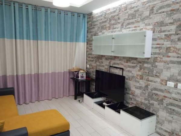 Tirane, jepet me qera apartament 1+1+BLK Kati 1, 58 m² 460 Euro (Rruga Tish Daija)
