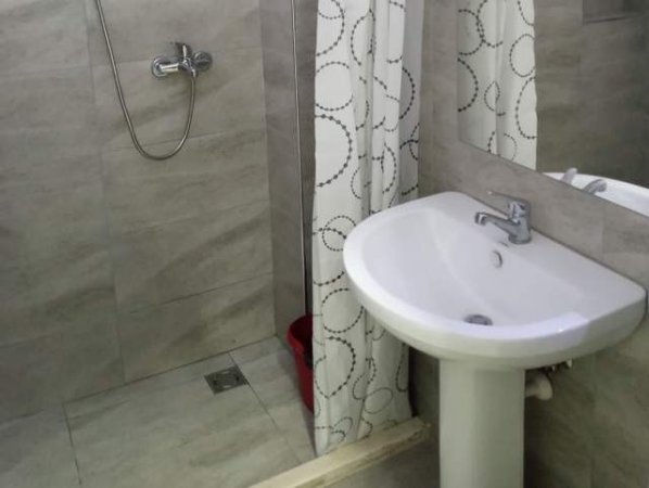 Tirane, jepet me qera apartament 1+1+BLK Kati 1, 58 m² 460 Euro (Rruga Tish Daija)