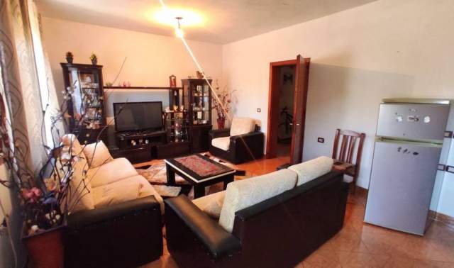 Tirane, jepet me qera apartament 2+1+BLK Kati 2, 100 m² 240 Euro (Rr. Jordan Misja (Blv. i Ri))