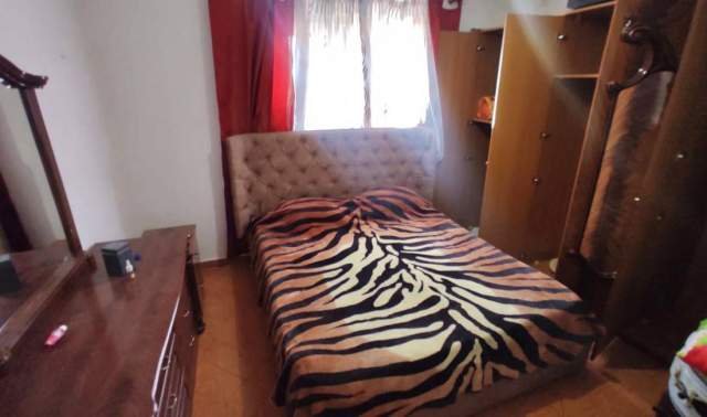 Tirane, jepet me qera apartament 2+1+BLK Kati 2, 100 m² 240 Euro (Rr. Jordan Misja (Blv. i Ri))