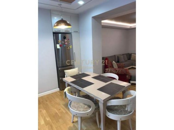 Tirane, jepet me qera apartament 2+1 Kati 1, 96 m² 850 Euro (Qender)