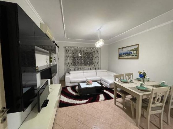 Tirane, jepet me qera apartament 2+1+BLK Kati 5, 110 m² 400 Euro (Bulevardi Zhan D'Ark)