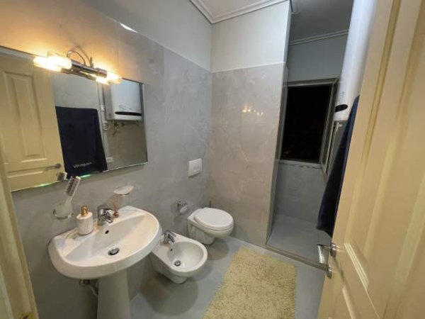 Tirane, jepet me qera apartament 2+1+BLK Kati 5, 110 m² 400 Euro (Bulevardi Zhan D'Ark)