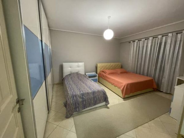 Tirane, jepet me qera apartament 2+1+BLK Kati 5, 110 m² 400 Euro (Bulevardi Zhan D'Ark)