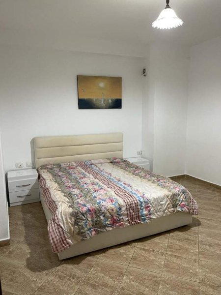 Tirane, jepet me qera apartament 1+1+BLK Kati 2, 73 m² 350 Euro (Rruga e Barrikadave)