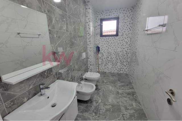 Tirane, jepet me qera apartament 2+1+A+BLK Kati 5, 130 m² 550 Euro (Teodor Keko)