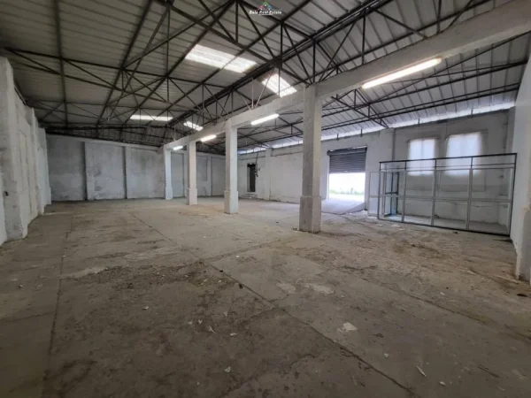 Magazine Me Qera Tek Ish Qyteti I Nxenesve (ID BM157) Tirane.