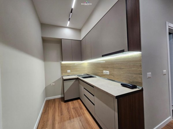 Apartament Ne Shitje 2+1 Tek Komuna E Parisit (ID B120455) Tirane