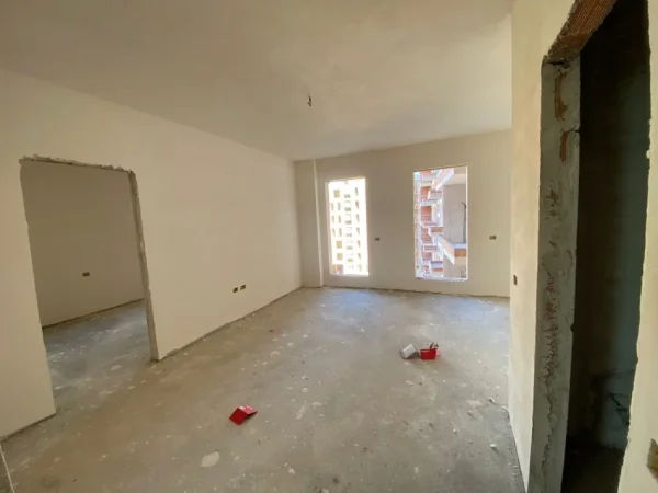 Shitet apartament 1+1