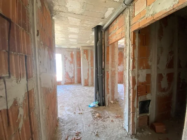 Shitet apartament 1+1