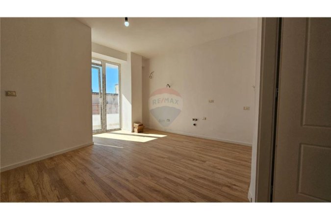 Apartament 1+1 ne shitje ne Astir prane bar Artistit.