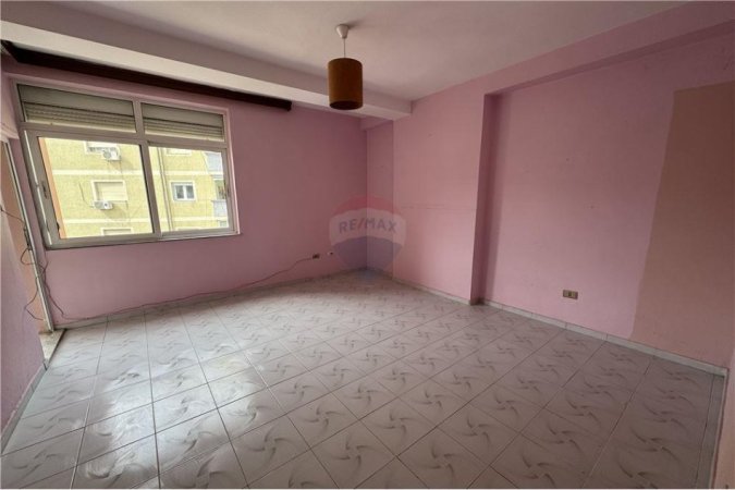 Apartament 2+1 ne shitje, statcioni fundit Tiranes Re, Ura e Nsharakut!