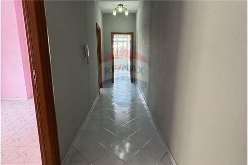 Apartament 2+1 ne shitje, statcioni fundit Tiranes Re, Ura e Nsharakut!