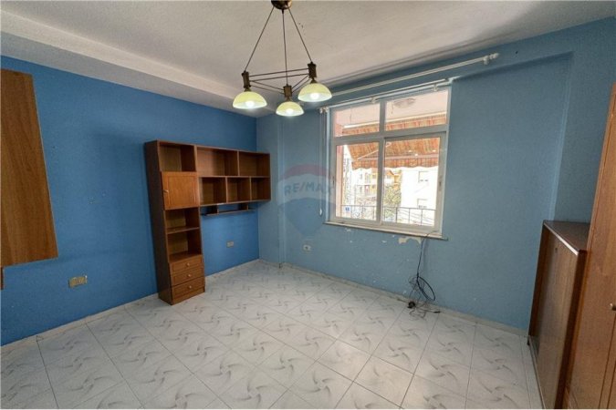 Apartament 2+1 ne shitje, statcioni fundit Tiranes Re, Ura e Nsharakut!