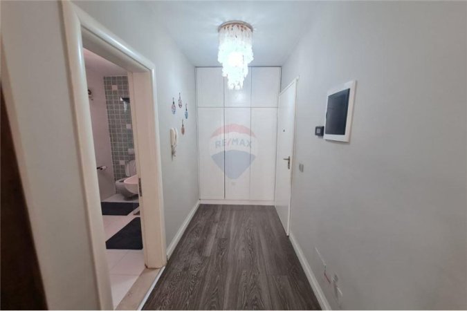 Shitet Apartament 2+1 +Kuzhine e Vecuar Prane Liqenit te Thate!