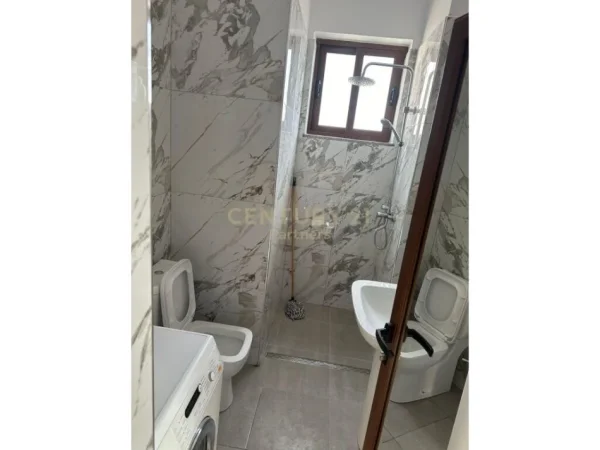 JAPIM ME QERA APARTAMENT 1+1 NE TIRANE PRANE KOMISARIATIT NUMER 4