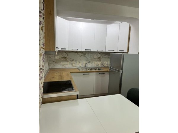 JAPIM APARTMANET 1+1 ME QIRA NE TIRANE PRANE SHKOLLES PETRO NINI LUARASI