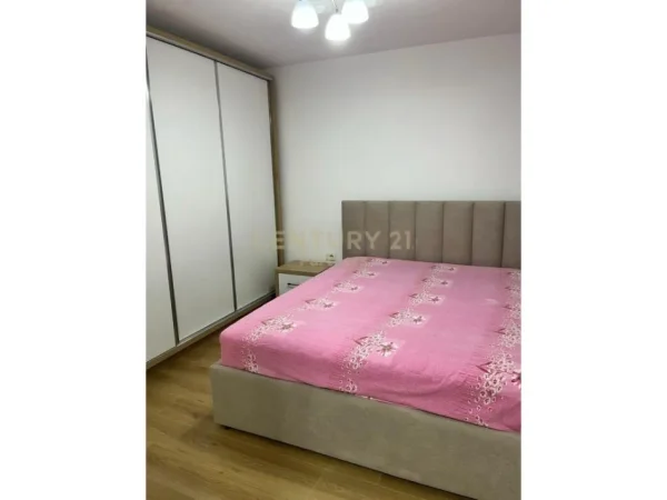 JAPIM APARTMANET 1+1 ME QIRA NE TIRANE PRANE SHKOLLES PETRO NINI LUARASI