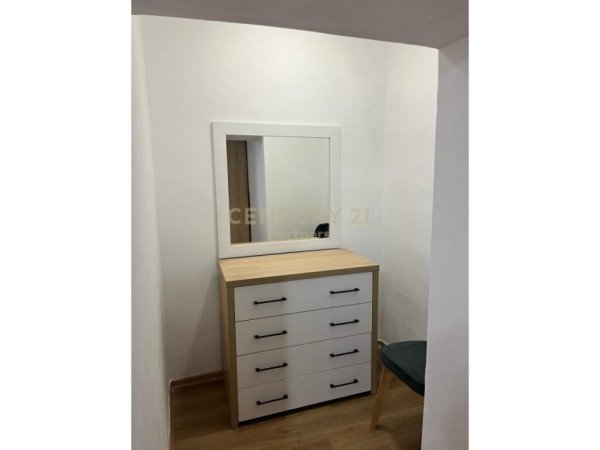 JAPIM APARTMANET 1+1 ME QIRA NE TIRANE PRANE SHKOLLES PETRO NINI LUARASI