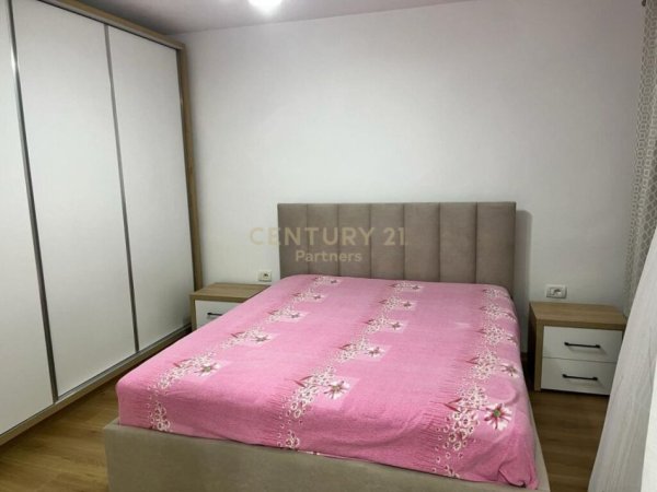 JAPIM APARTMANET 1+1 ME QIRA NE TIRANE PRANE SHKOLLES PETRO NINI LUARASI