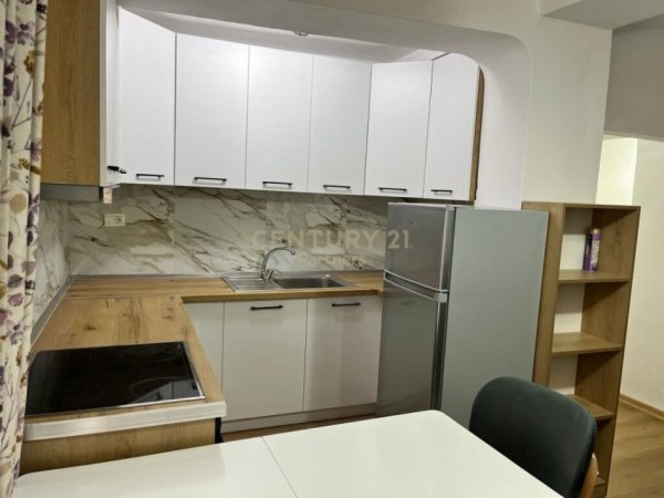 JAPIM APARTMANET 1+1 ME QIRA NE TIRANE PRANE SHKOLLES PETRO NINI LUARASI