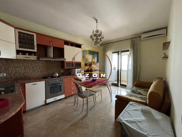 Apartament 2+1+2+Verandë për Qera tek Bulevardi Zogu i Parë!