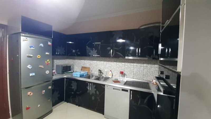 Shitet Apartamenti 2+1 – Astir, pranë Vilës L