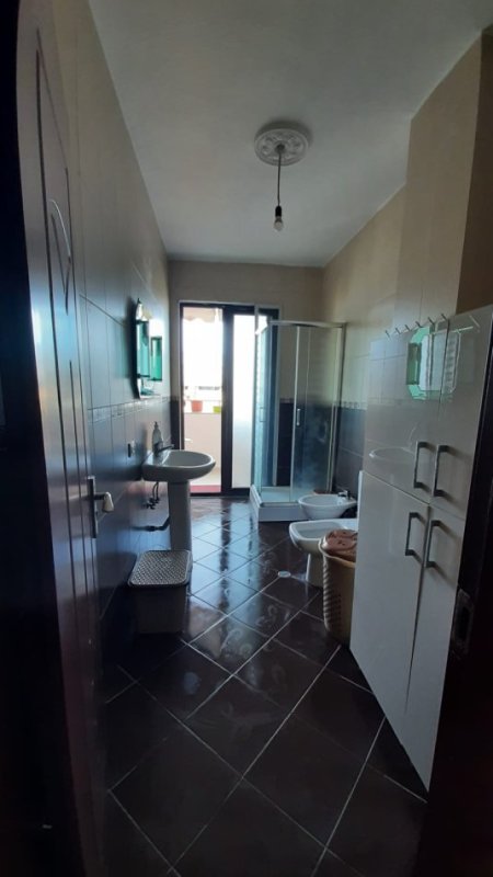 Shitet Apartamenti 2+1 – Astir, pranë Vilës L