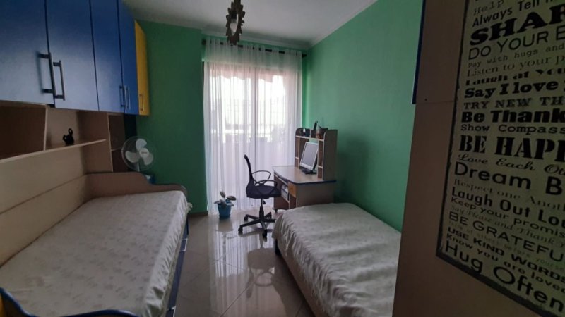 Shitet Apartamenti 2+1 – Astir, pranë Vilës L