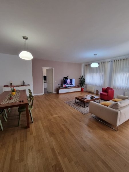 SHITET APARTAMENT,SAUK,450.000 EURO.