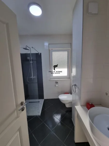 SHITET APARTAMENT,SAUK,450.000 EURO.
