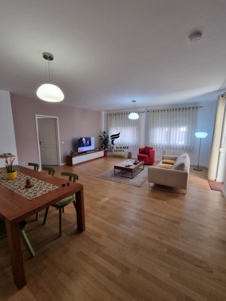 SHITET APARTAMENT,SAUK,400.000 EURO.