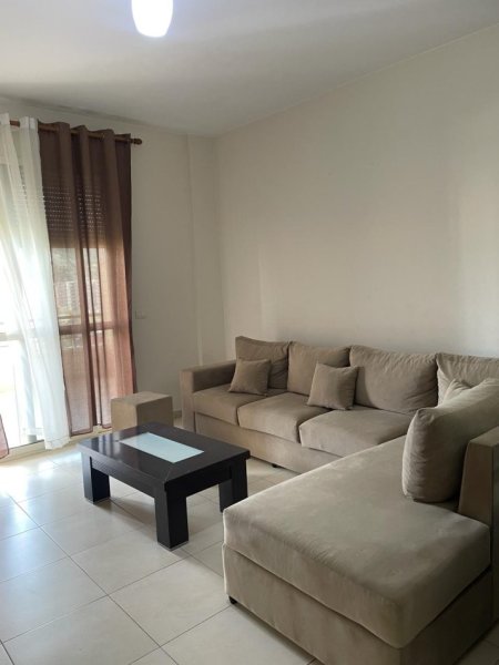 APARTAMENT 1+1 ME QERA AFER STADIUMIT FLAMURTARI