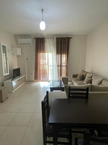 APARTAMENT 1+1 ME QERA AFER STADIUMIT FLAMURTARI