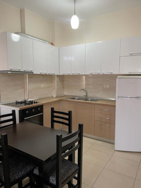 APARTAMENT 1+1 ME QERA AFER STADIUMIT FLAMURTARI