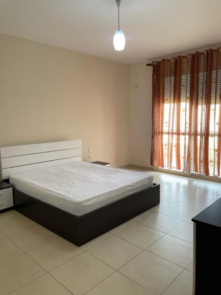 APARTAMENT 1+1 ME QERA AFER STADIUMIT FLAMURTARI