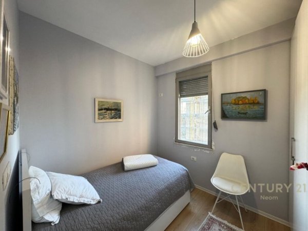 Jepet Apartament 2+1 me Qera prane Liqenit te Thate