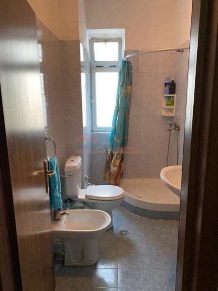 Apartament 2+1+2 Ne Shitje Tek Ura e Nisharakut ne Tirane