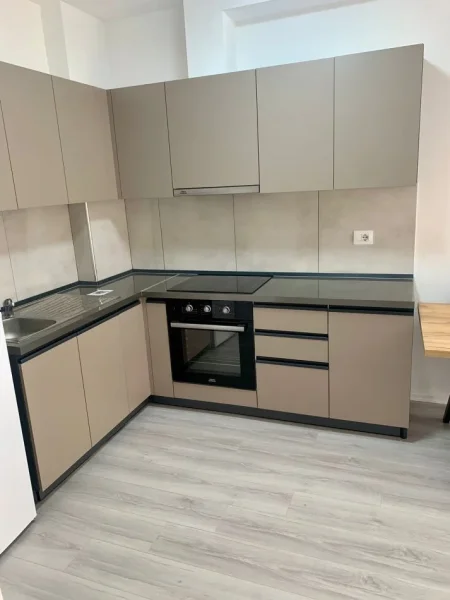 APARTAMENT 2+1 ME QERA-ISH FUSHA AVIACIONIT