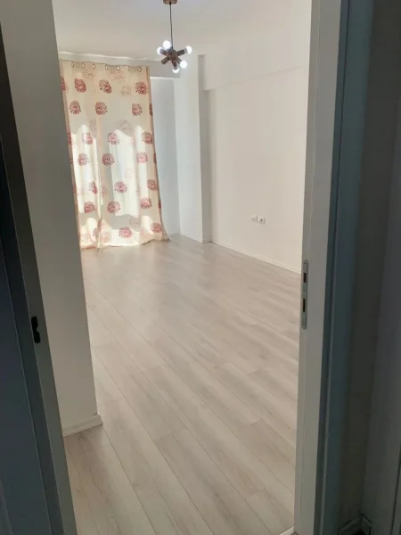 APARTAMENT 2+1 ME QERA-ISH FUSHA AVIACIONIT