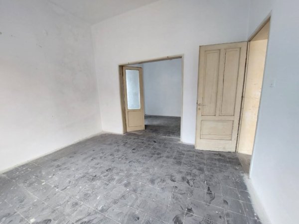 Shitet apartament 3+1 prane Shkolles Eftali Koçi, Durres   92.000 Euro