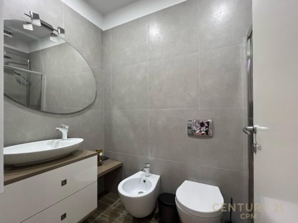 Apartament 2+1 per qira tek Liqeni i Thate!