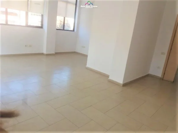 Zyre Me Qera Tek Rruga E Elbasanit (ID BZ2296) Tirane.