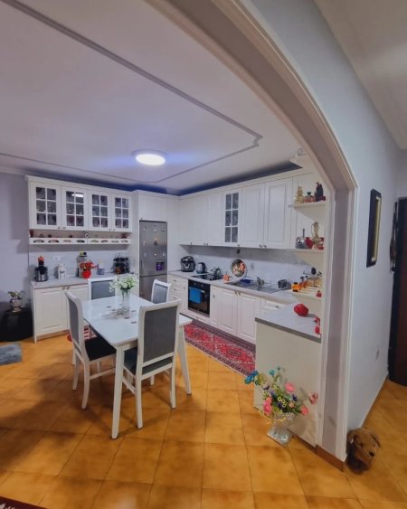 Apartament ne shitje!